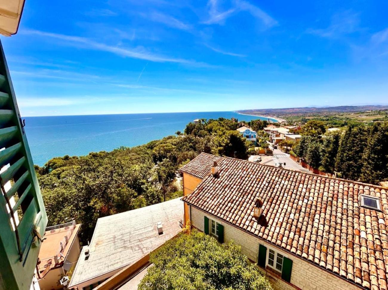 Paulis - Semiattico In Pieno Centro A Sirolo, Con Meravigliosa Vista Mare Apartment Екстериор снимка